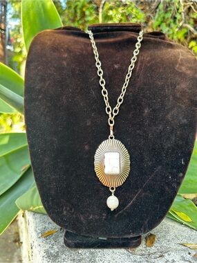 Gold Statement Necklace, Modern Concha, White Howlite Stone